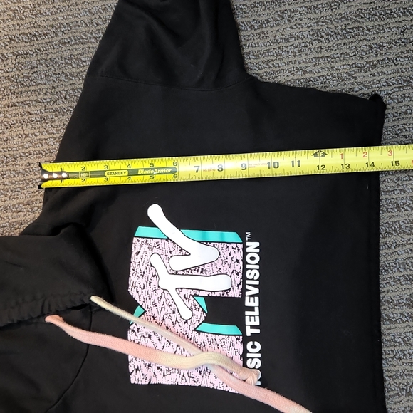 MTV Cropped Hoodie Size Medium - Picture 9 of 10